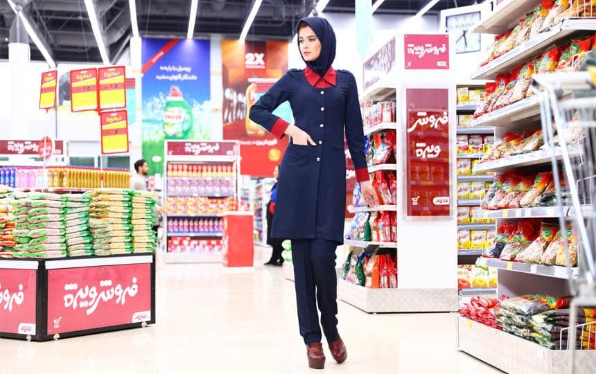 تاثیر پوشیدن لباس فرم و کار بر مشتریان